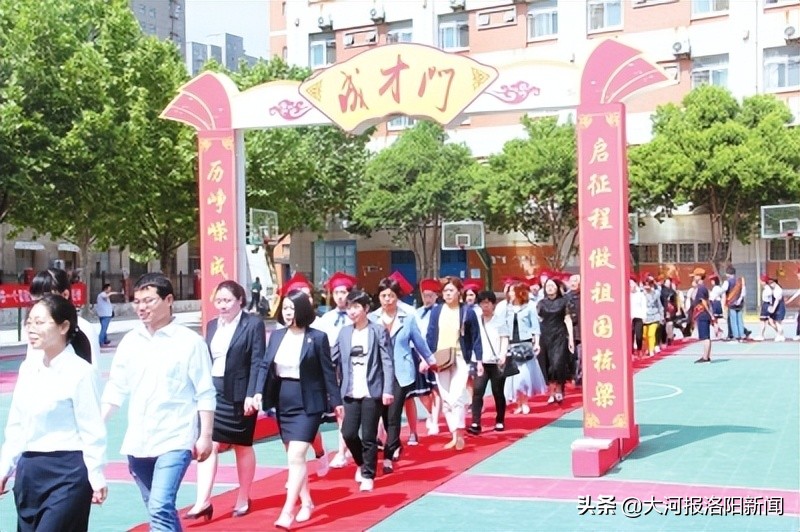 洛陽市孟津區(qū)第一中學(xué)的耕耘者(圖2) 洛陽市孟津區(qū)第一中學(xué)的耕耘者(圖2)