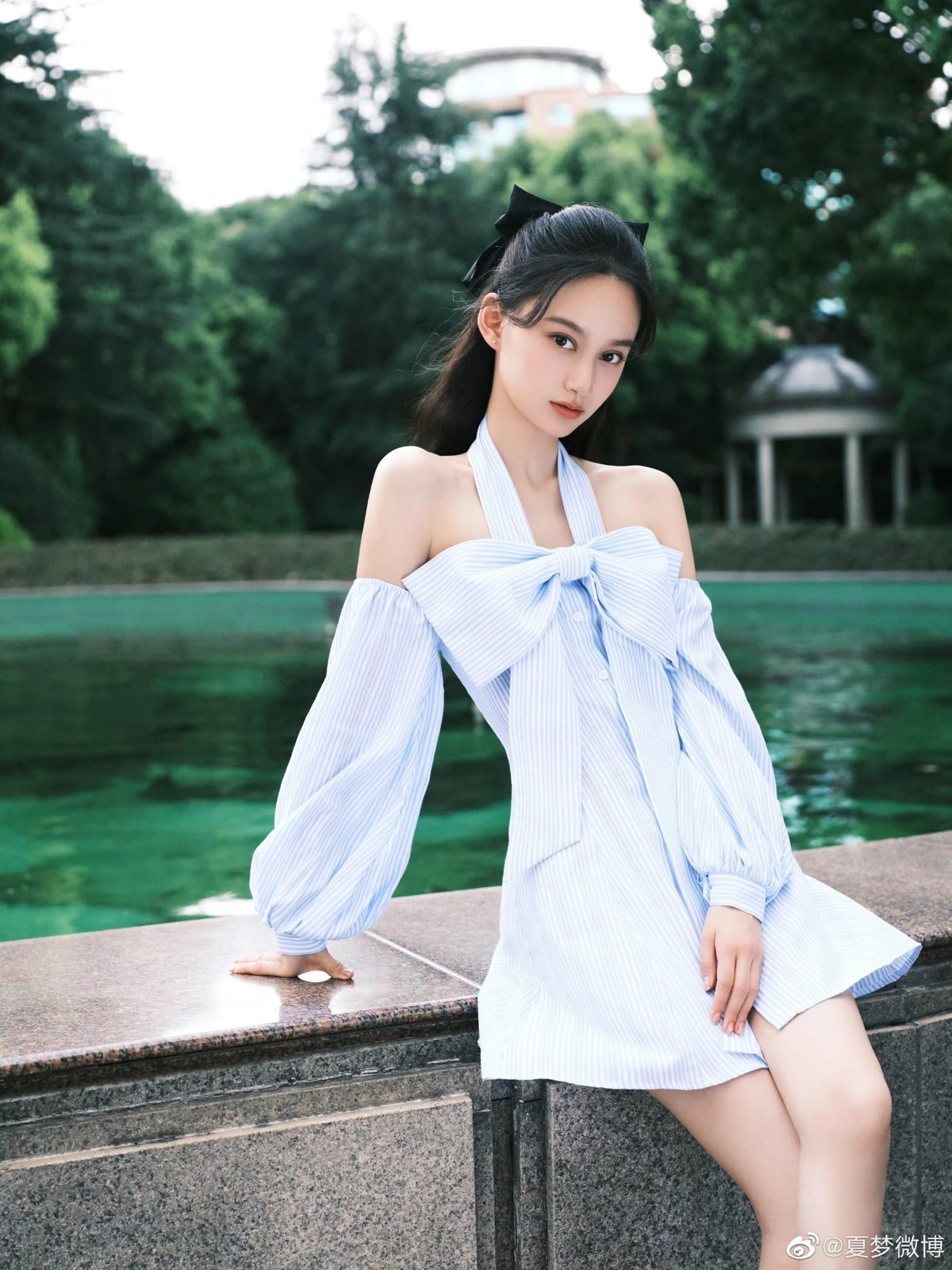 美如梁洛施的夏梦:她是北影校园中的一道亮丽风景线!