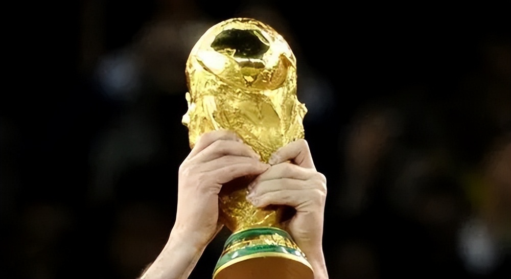 为什么世界杯都是在夏天(卡塔尔为什么能举办世界杯？)