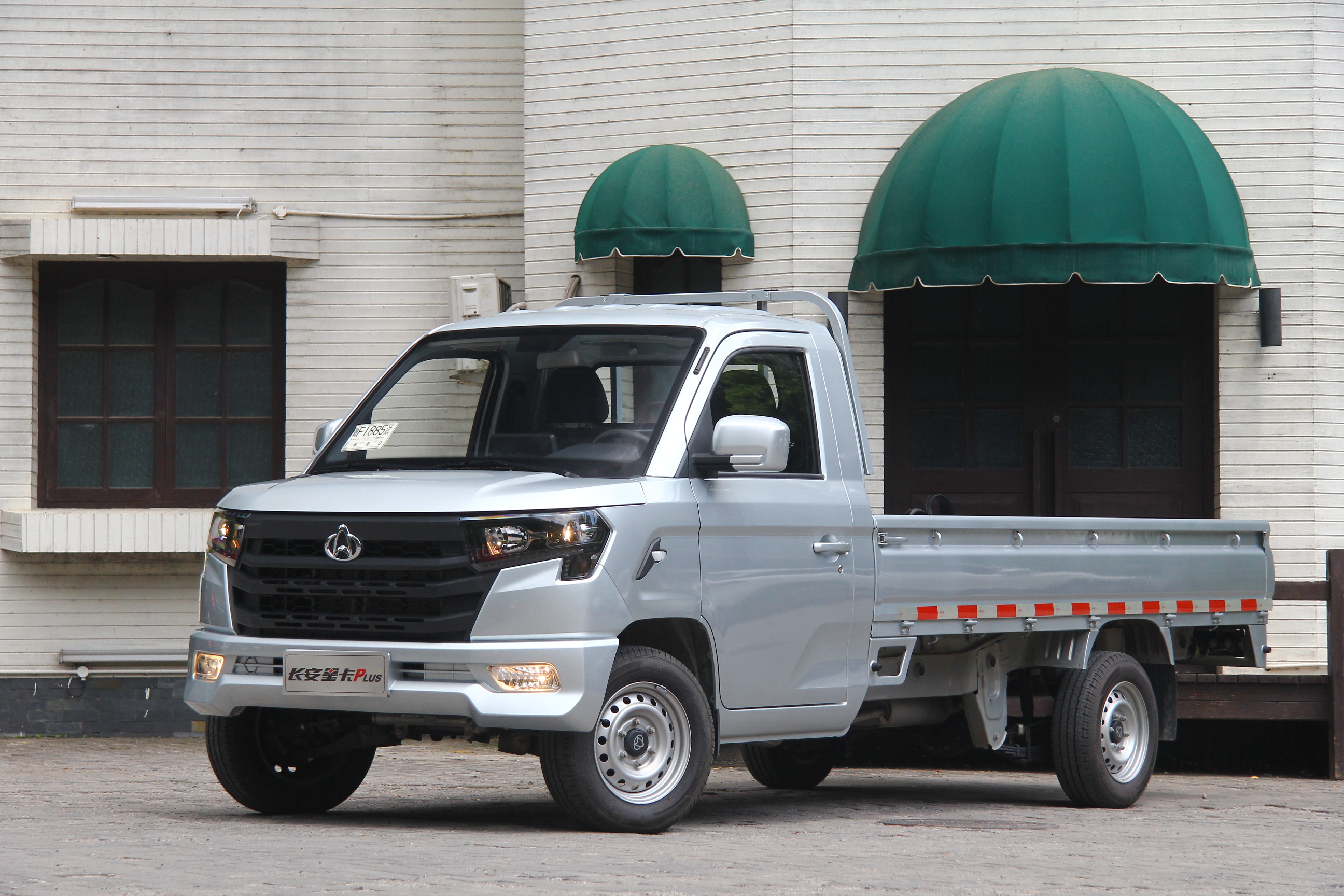 装满细节和惊喜 试驾长安凯程双卡plus