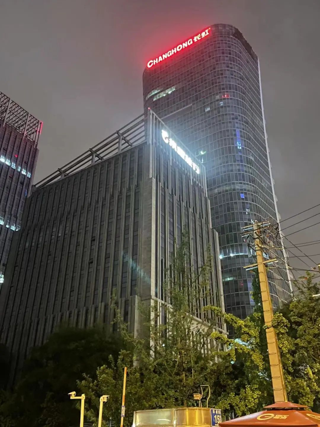 从三街四街写字楼深夜亮灯率看，哪家是卷王？