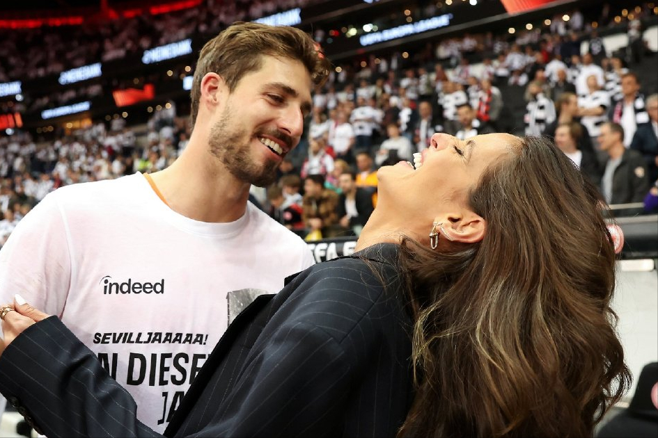 吉娘娘2014年世界杯（超模也爱足球，34岁吉娘娘、36岁水果娜，助阵本国世界杯开幕式）