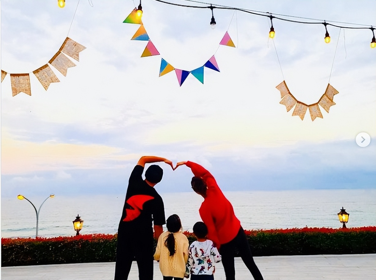 周杰伦突晒输液照，自疑心脏出问题在线求助，昆凌发文报平安