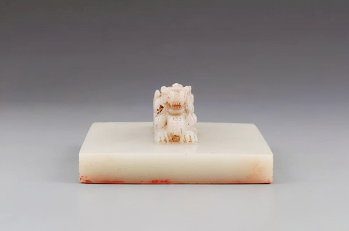 60年代末，最后一任张天师撒手人寰后继无人，接班乱象频出