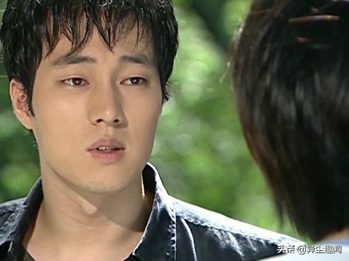 其实苏志燮是属于「老起来等」的类型,从年轻时就是比较成熟的长相