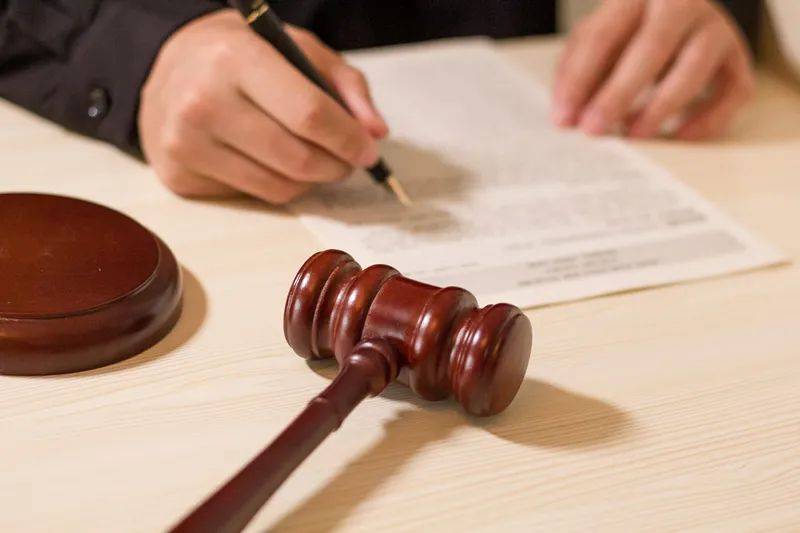 四川刑事律师：为亲友非法牟利罪立案量刑最新标准（2022更新）