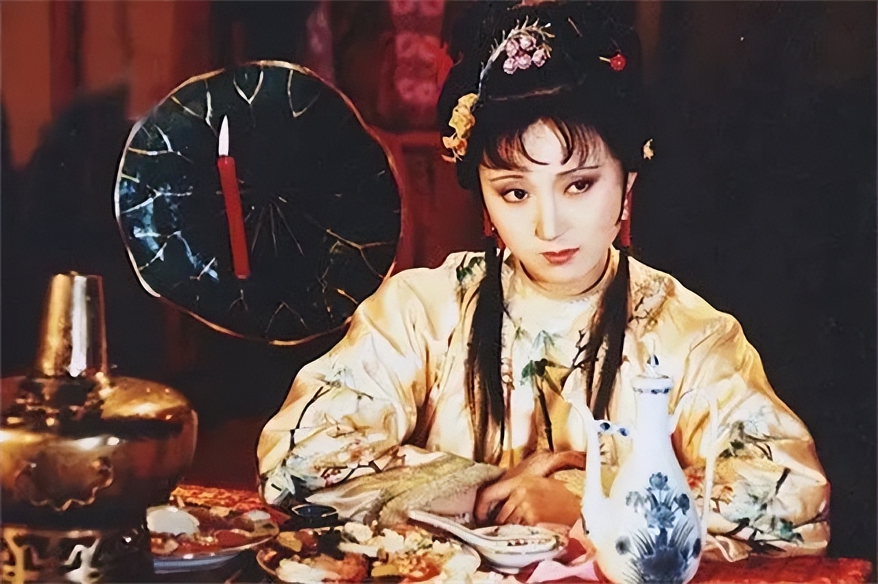 入戏太深以贾宝玉自诩,苦追陈晓旭被拒,32岁酗酒暴病离开人世