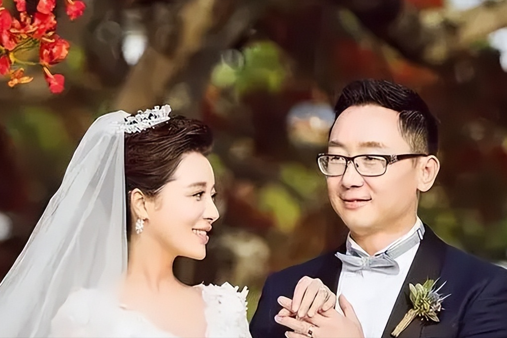 "大才子"陆川:与秦岚同居四年无果,44岁闪婚胡蝶,7年生俩娃