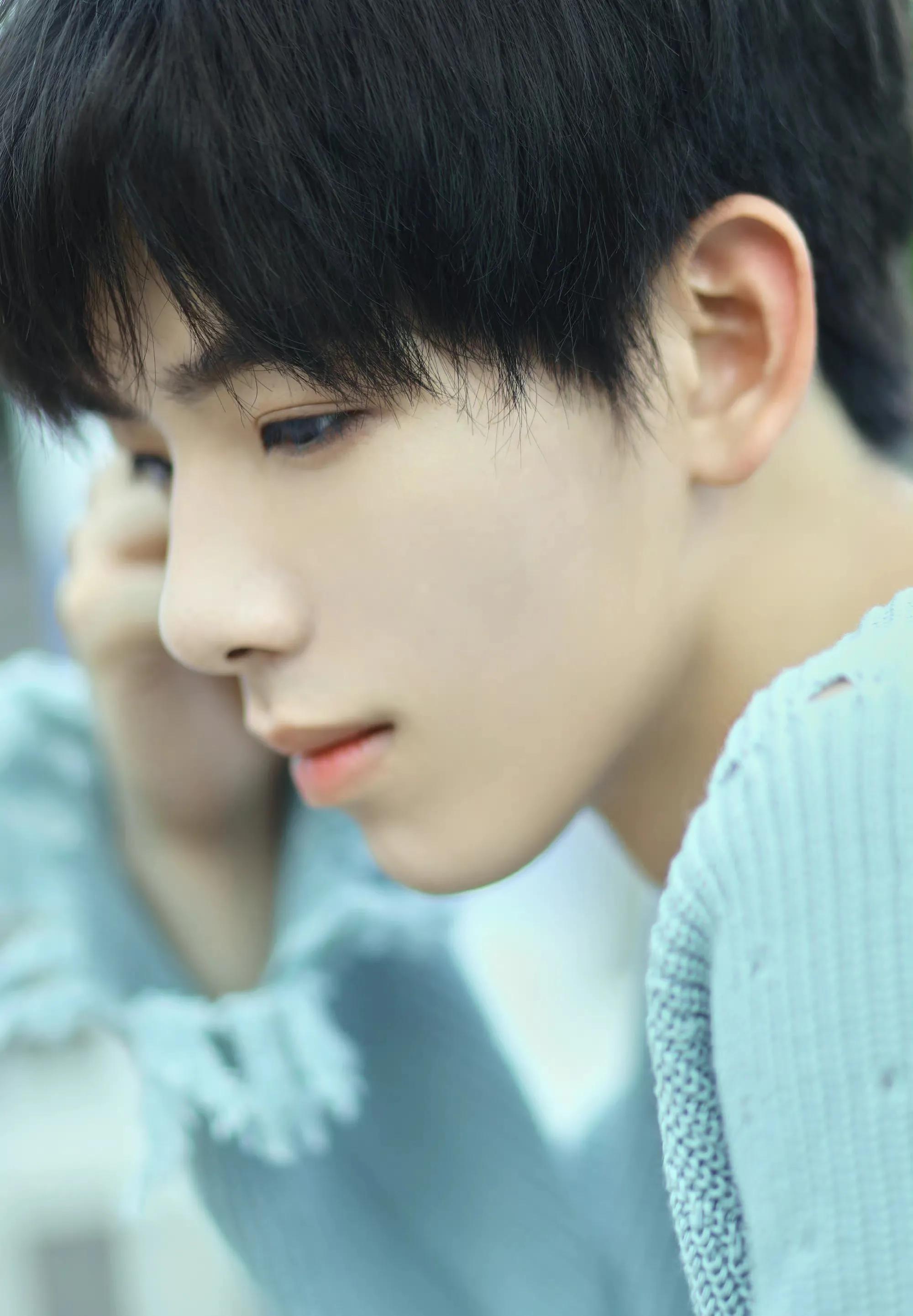 古装丑男？不，现代美男