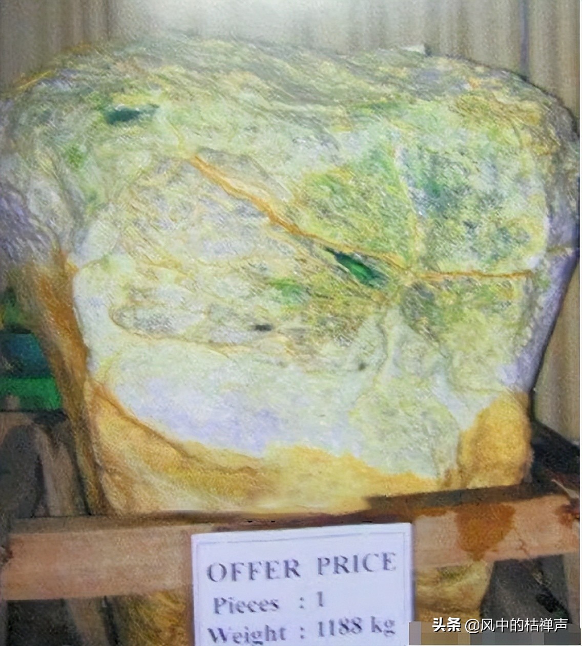 翡翠原石价格多少钱一吨(男子4000万入手一块1188斤的石头，一刀切下去获利超过20亿)
