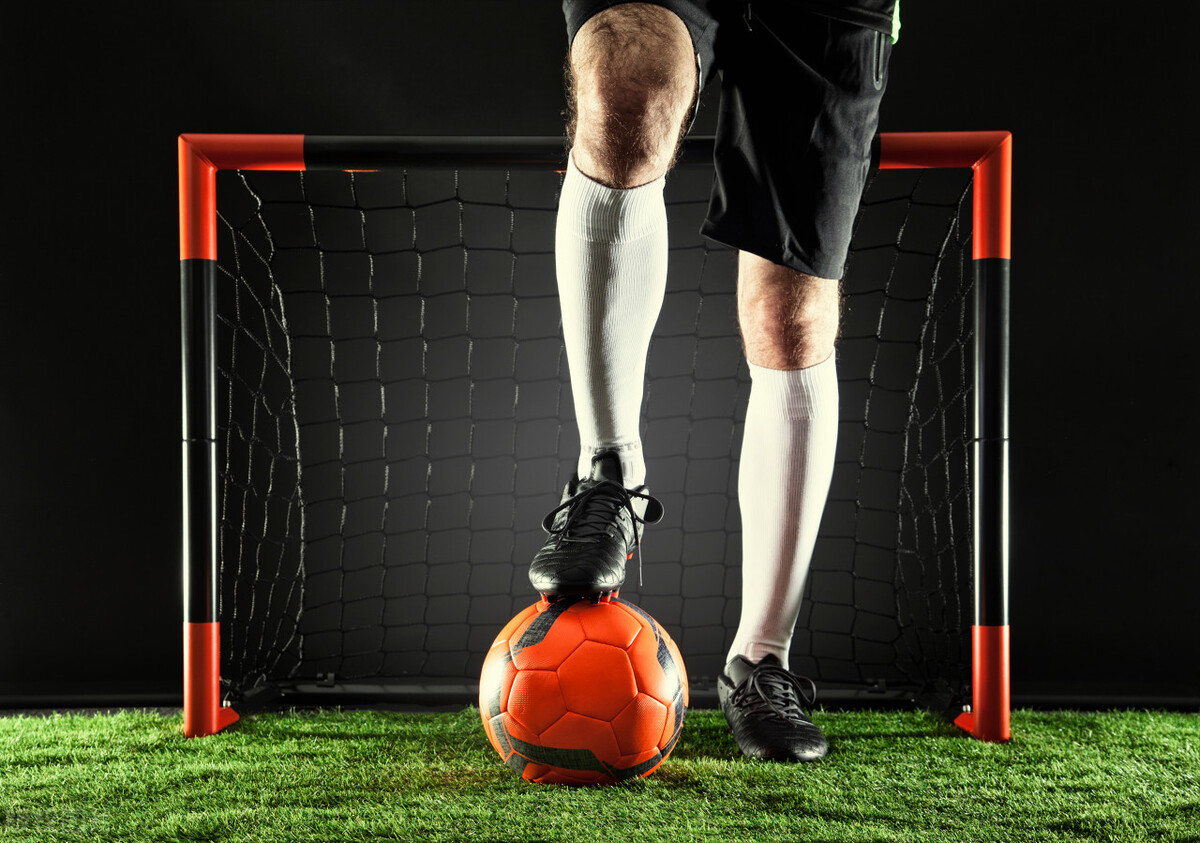 踢过世界杯的亚洲足球（世界杯亚洲球队很惊艳，沙特胜阿根廷，日本胜德国，韩国平乌拉圭）