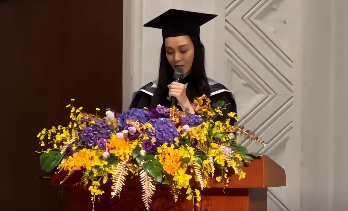 范玮琪拿到EMBA学位后激动落泪，仍旧无法走出哈佛社区大学的梗