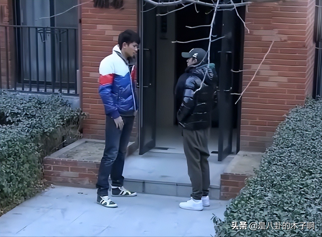 他们是娱乐圈行走的“照妖镜”、“合照杀手”，逼得人使用神器