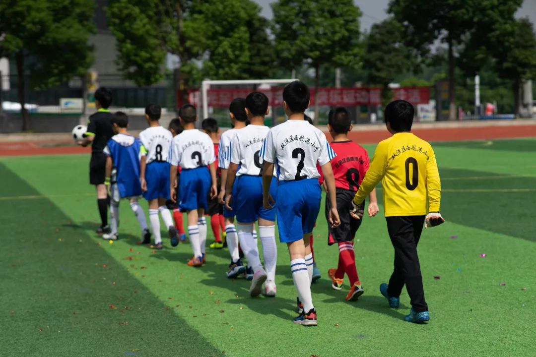 双流区西航港小学首届“星港杯”校园足球联赛开幕式成功举办