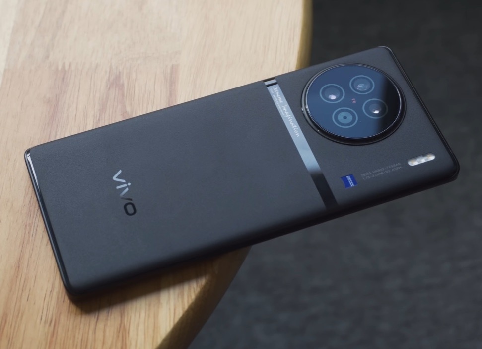 vivo x90跌至2989元,只比荣耀80 pro贵三百,谁更值得买?