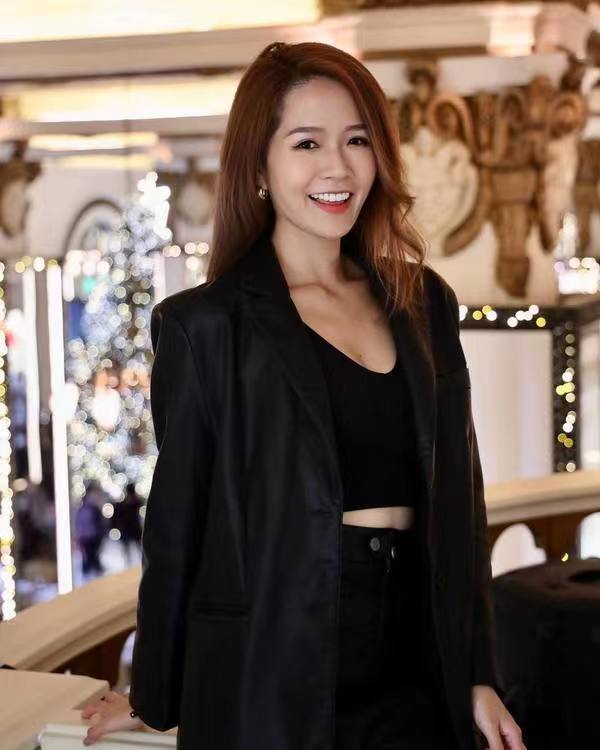 判若两人!tvb美女主持罕见晒素颜照,入行前更曾被建议要去整容