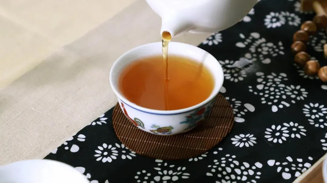 读瓷|三年的沉淀,烧出这一组绝美斗彩青花杯,太贵气了