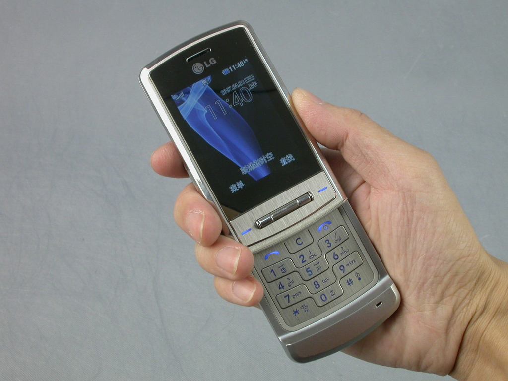 2005年三星滑盖手机图片