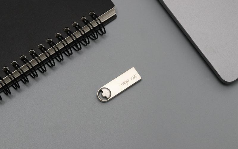 全金属机身，小身材大容量 aigo U盘USB3.2高速体验