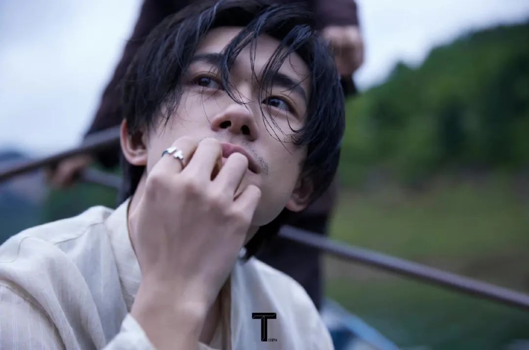 千玺转移重心？何炅英雄救美却被打？阿瑟再次家庭聚会？