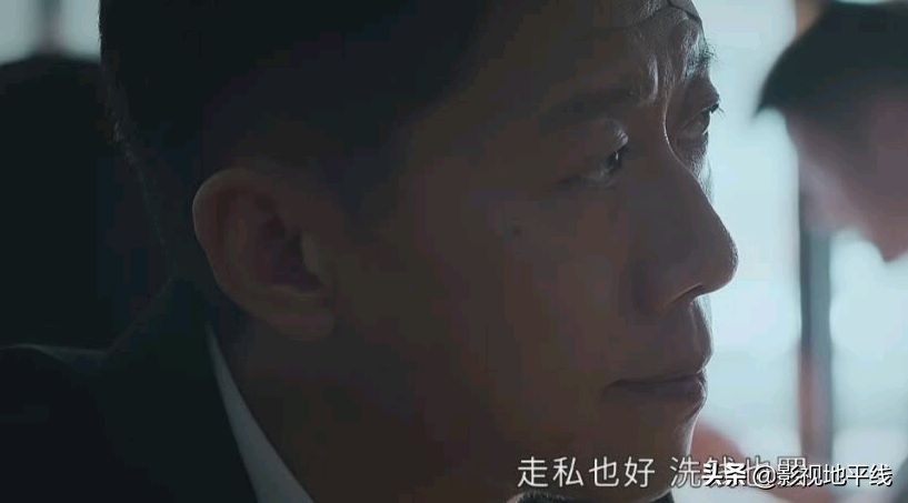 首播两集不过瘾，强强联手的《庭外》，有点《白夜追凶》的感觉了