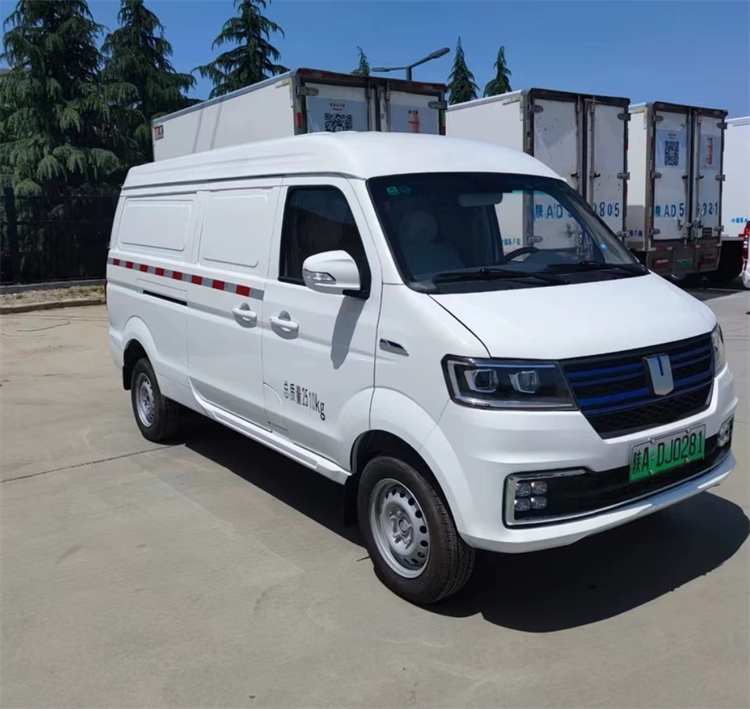 吉利远程E5L纯电动面包车，续航280公里，1毛多一公里