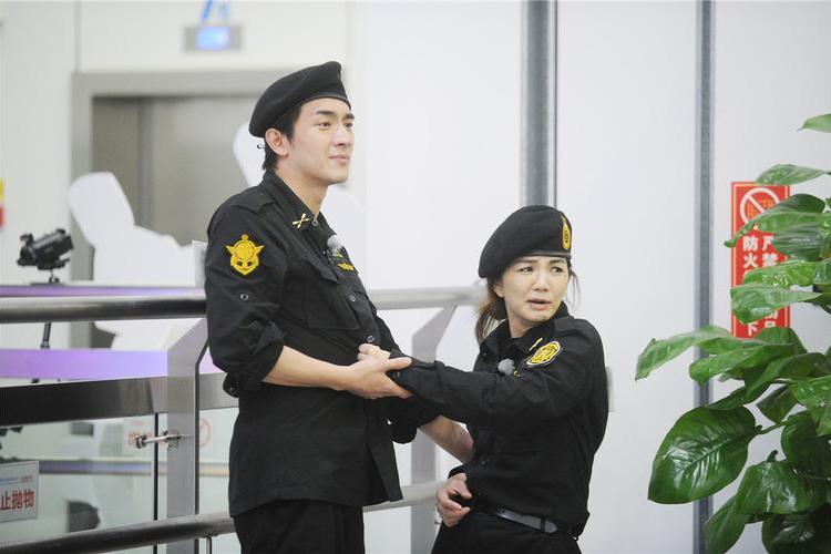 Ella陈嘉桦：假小子变得女人味十足，产房围观生产引争议？