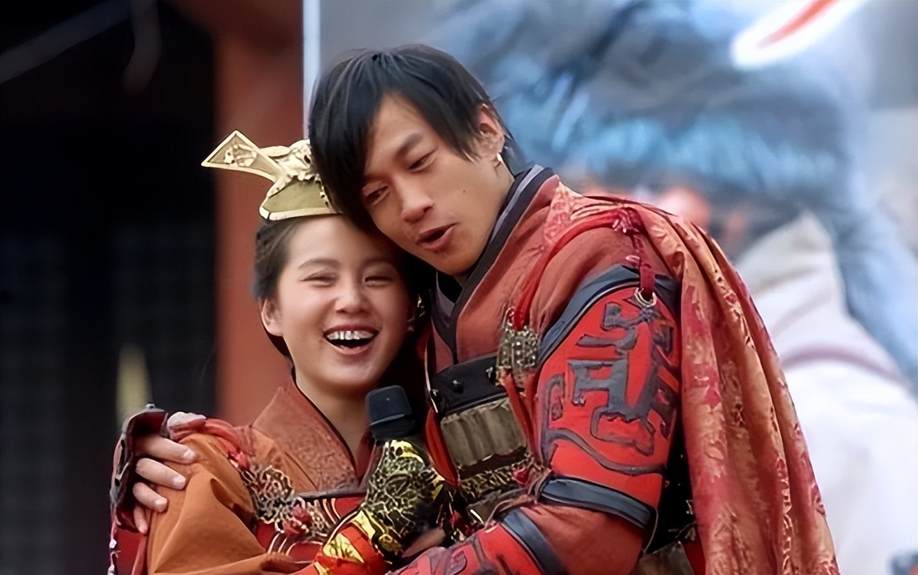 2006年,刘诗诗接演了《少年杨家将》,与何润东成为了剧中的对手演员.