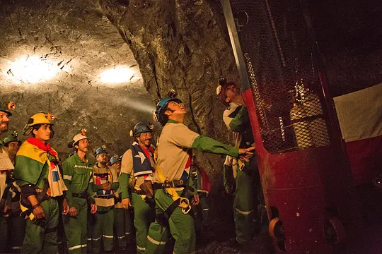 《地心营救》:灾难如钥匙,打开的是禁锢人性的枷锁