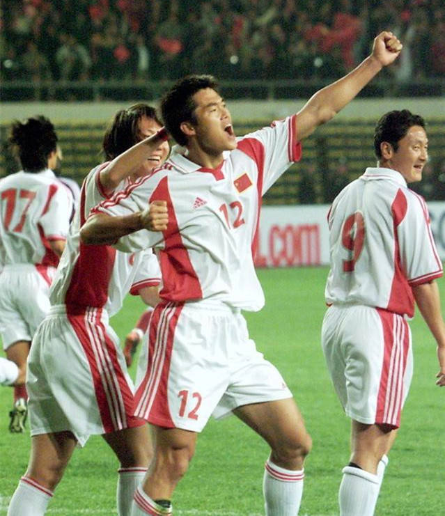 02世界杯阵容（02版国足劣迹史：3人违法1人去世 20年后江湖上仍然满是他们的故事）