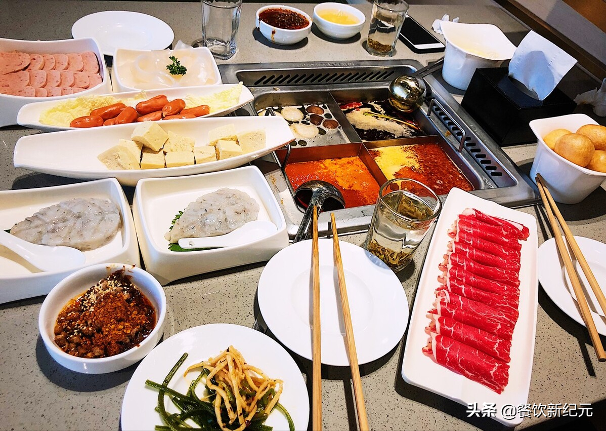 中国小伙韩国出差，请顾客吃火锅，3个人花费22万韩元，都吃了啥