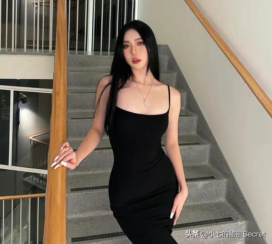 街拍穿搭分享 第130期 欧美风 黑色晚礼服随拍