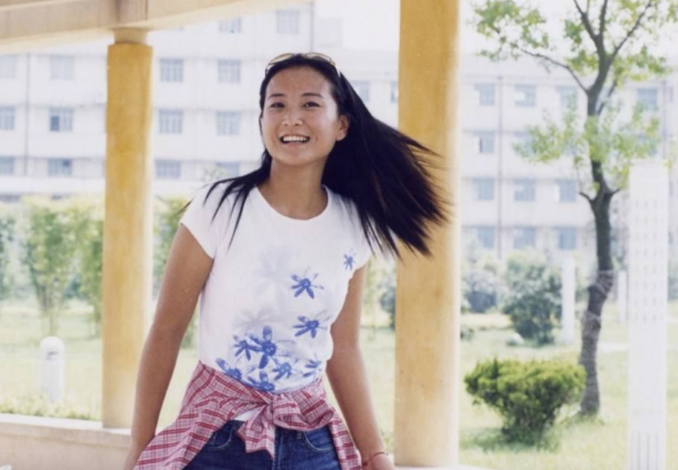 贾玲暴瘦50斤,惊艳网友:"瘦下来的她原来真的好美!