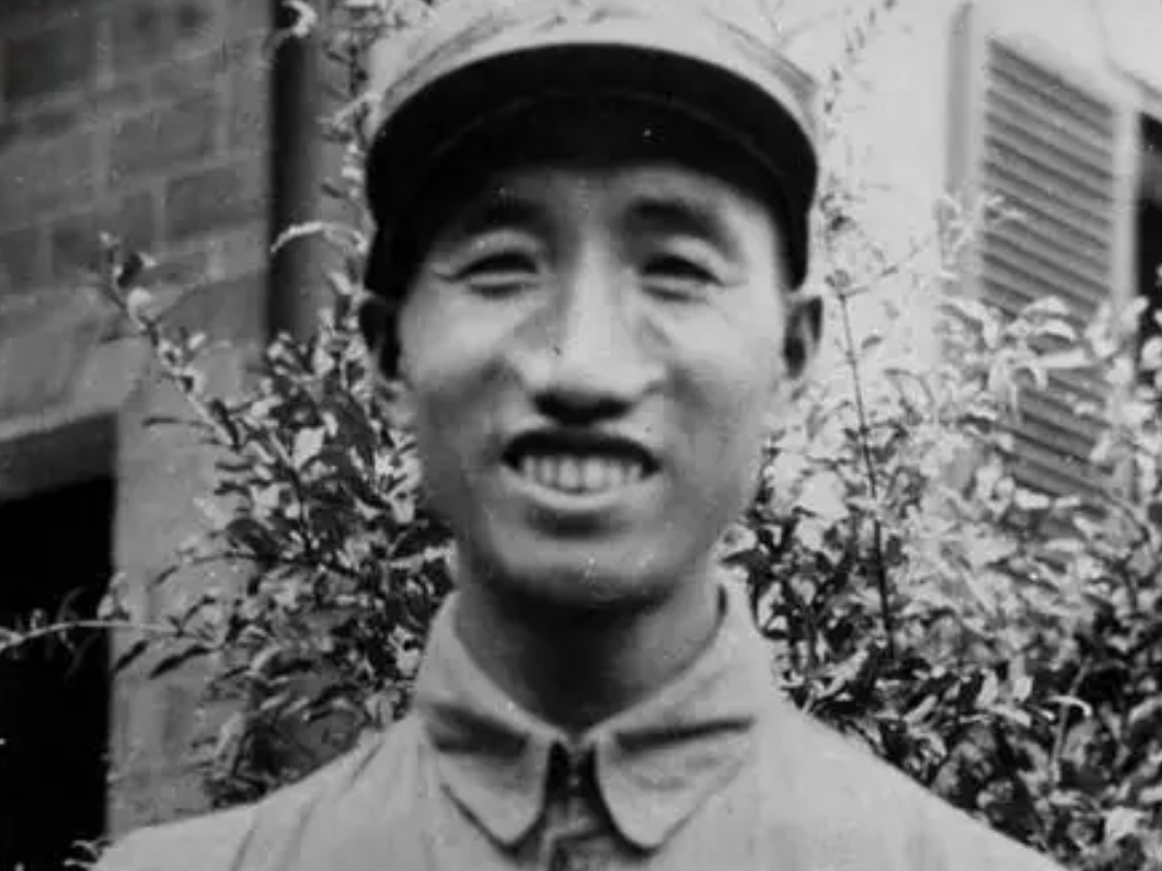 红军团长夫妇战乱分离，54年后妻子在菜摊找到丈夫下落，77岁复合