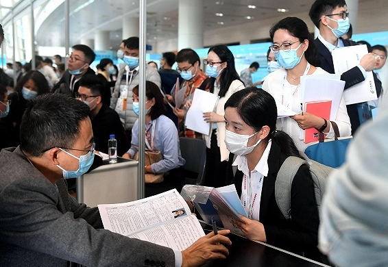 国内收入较高的8大国企，薪资待遇佳还能帮职工落户，赶超公务员