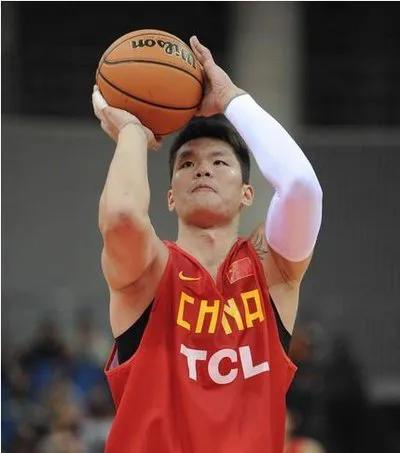 08年奥运会中国男篮成员(历届中国男篮球员盘点-2008年北京奥运会首发阵容)