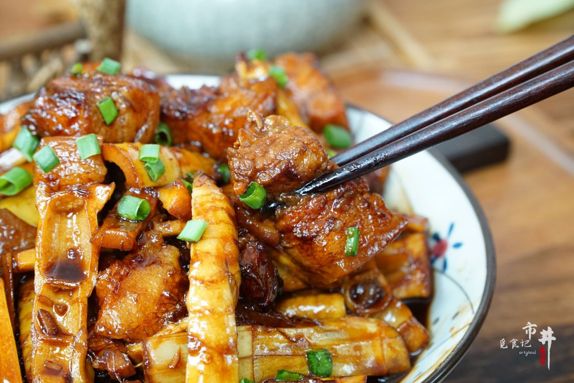 春天，菜市場碰上它別放過，和五花肉燜一鍋，味道真是香得厲害