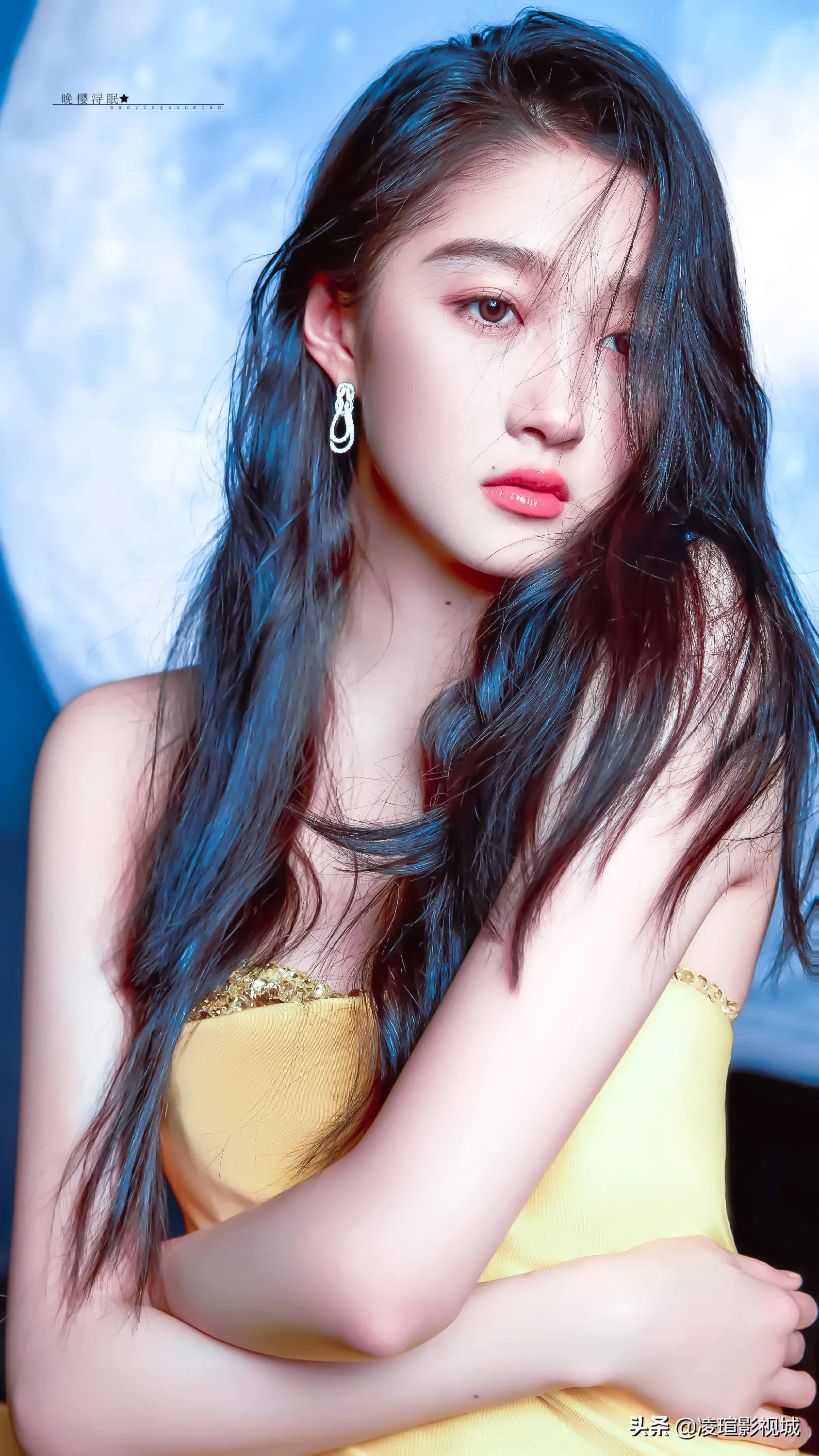 明星壁纸图片分享：关晓彤（2）