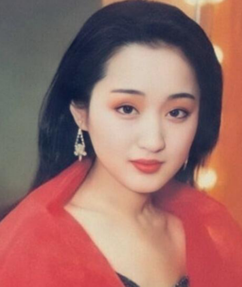 杨玉莹嫁人了吗（杨钰莹却至今未婚，她在追求什么?）-第1张图片