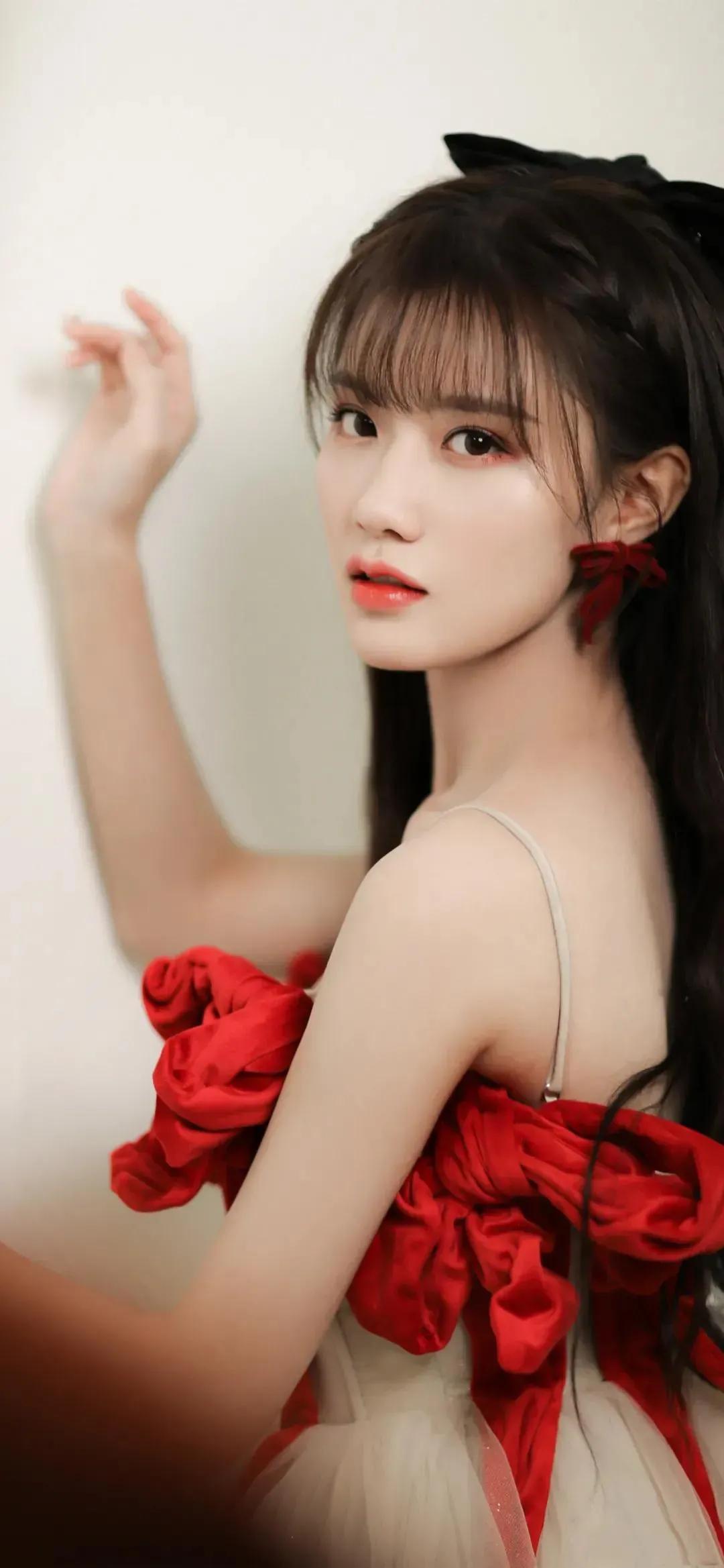 陈意涵：清丽脱俗，恬静温婉，明艳动人