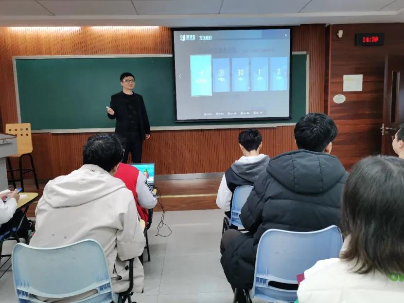 与时俱进！重庆大学不断探索数字化转型教育之路