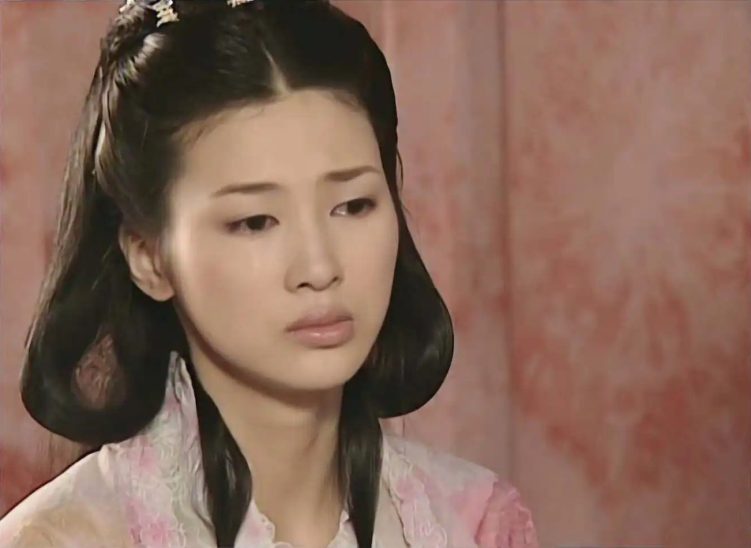 童蕾就已经凭借电视剧《走过花季》小有名气,之后又在《隋唐英雄传》