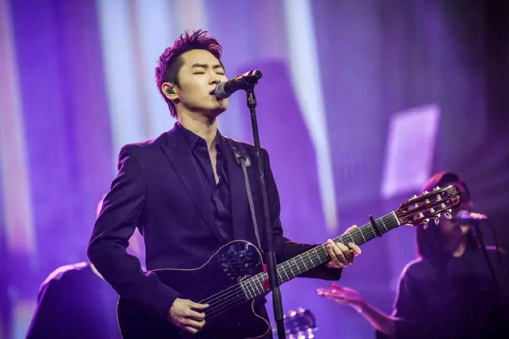 有网友说,李健少说了一个,那就是梁博.