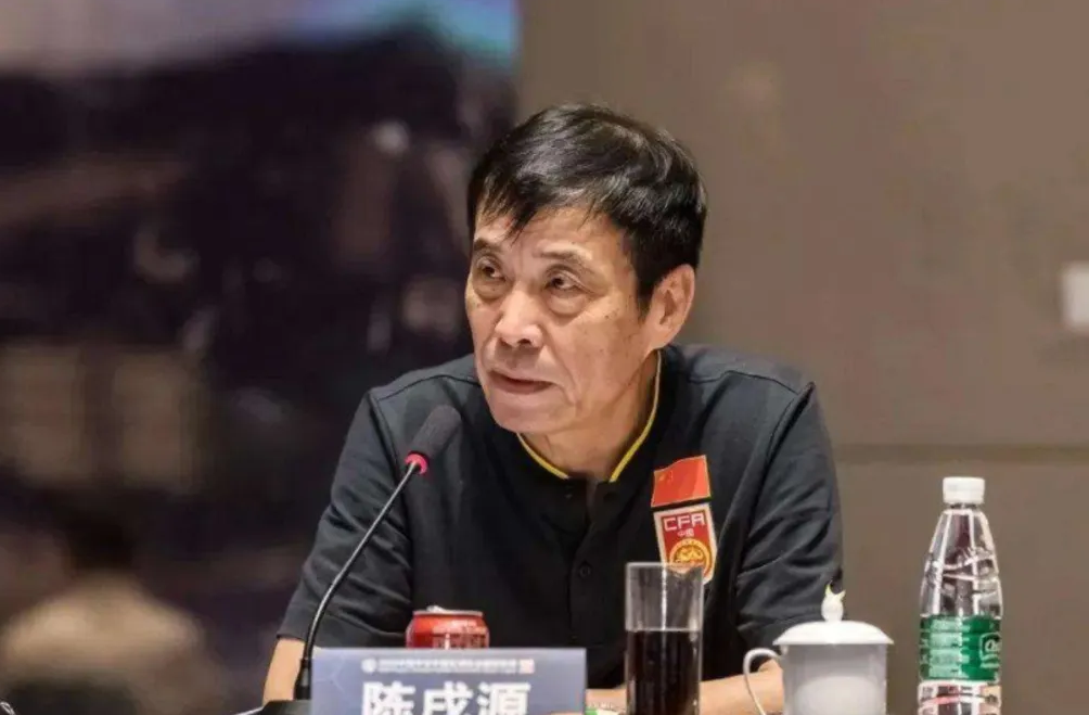 足球教练被带走调查(FIFA开始“调查”中足协！恶意拖欠教练工资、奖金，5年无人过问)