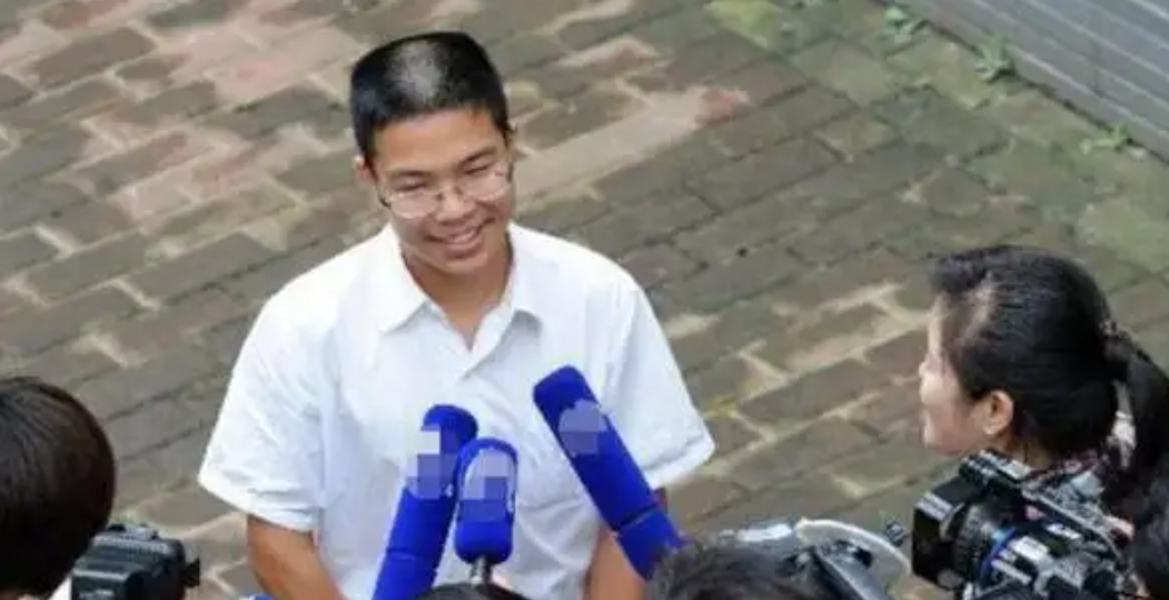 2010年，江苏考生755字文言文获高分，拒绝北大，选择东南大学