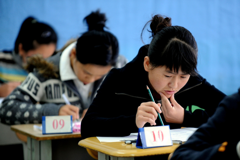 江苏一中学招聘语文老师，招考条件让人费解，但学生家长很满意