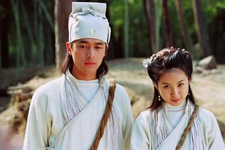 “尖嘴猴腮”别硬演公主，这8位女星告诉你，什么才叫金枝玉叶