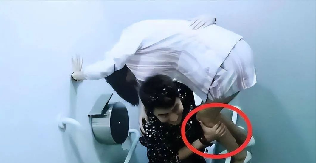 摸杨幂大腿,吻戏伸舌,借戏之名性骚扰,多位女明星"惨遭毒手"