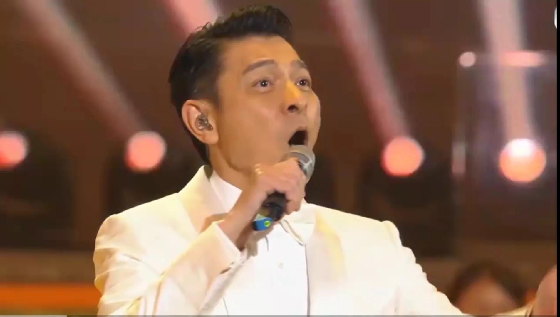 香港回归20周年，刘德华、谢霆锋、陈伟霆同唱《中国人》场面宏大