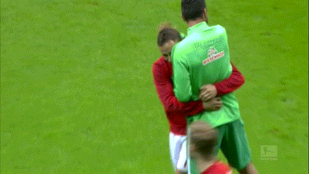 不莱梅埃尔顿资料（全是回忆！43岁老将的告别赛，太多熟悉面孔，40500球迷赶来见证）